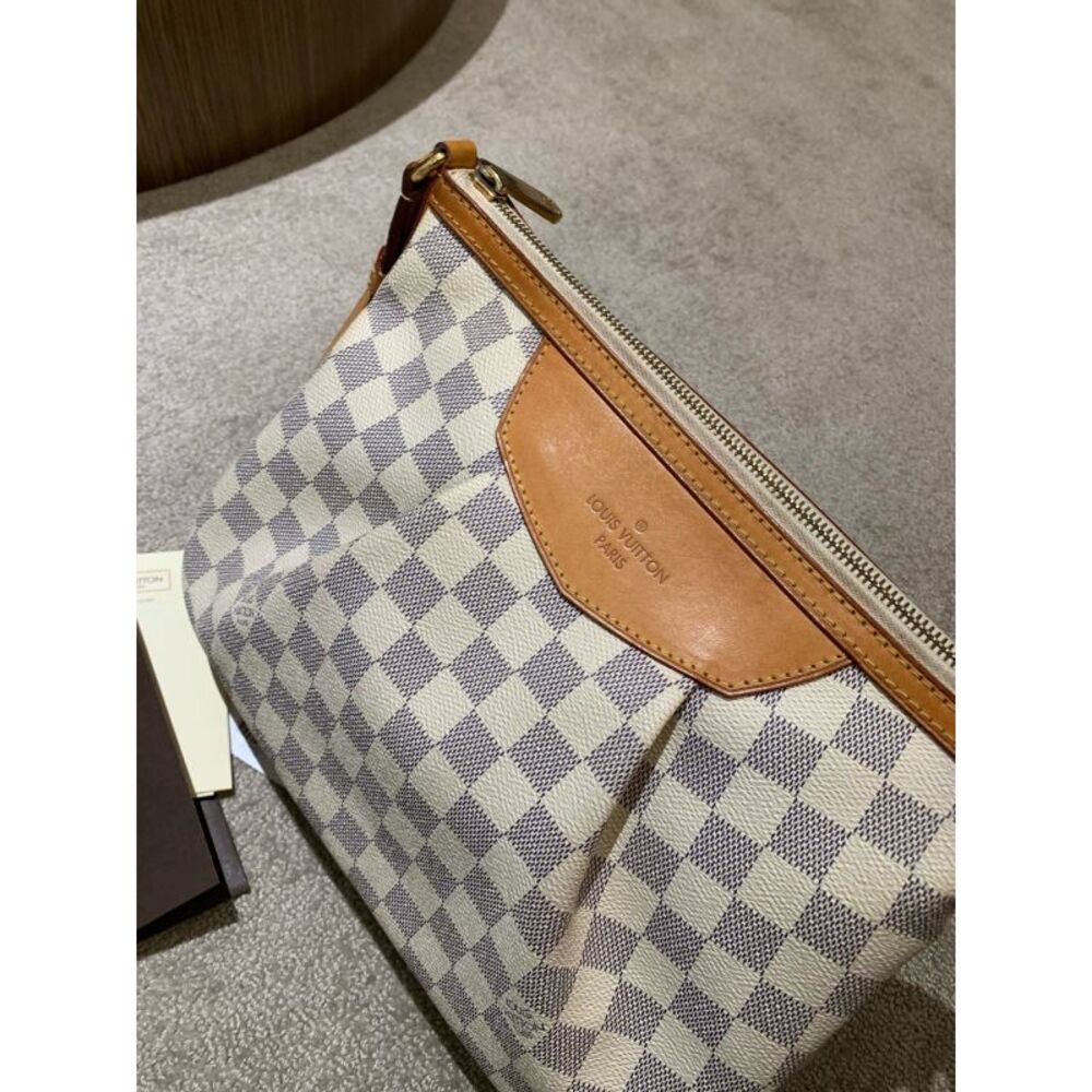 Louis Vuitton Women Pre-Loved Bag Very Good Condition - Picture 8 of 8
